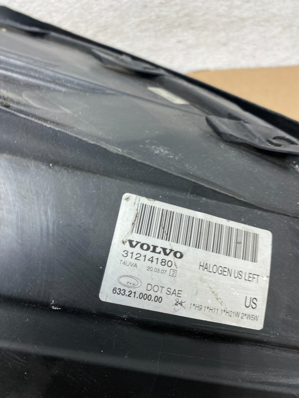 2008 to 2013 Volvo XC70 V70 S80 Driver Side Left Halogen Headlight AD8093 DW8