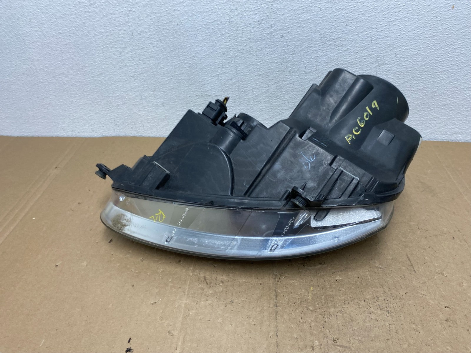 2005 - 2010 Volkswagen Jetta Right Passenger RH Side Headlight Halogen AC6019 DW7