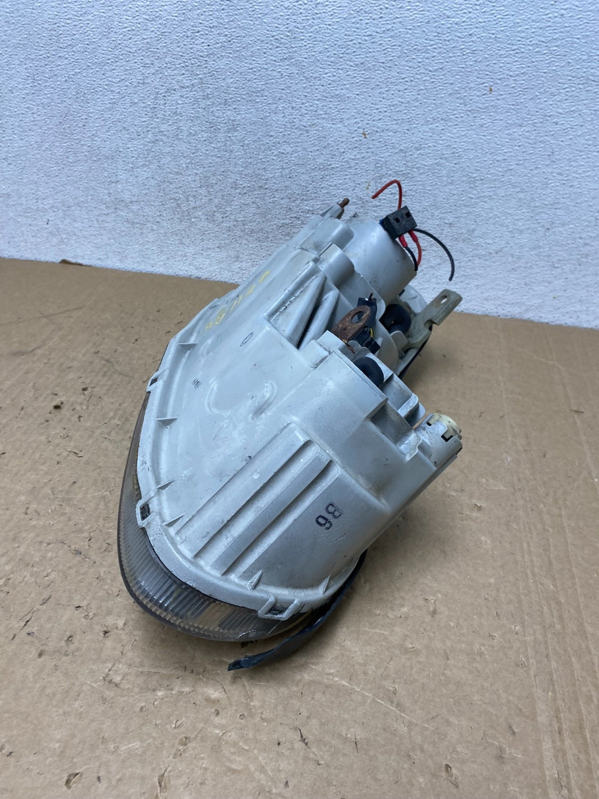 2002 to 2005 Hyundai Sonata Left Driver LH Side Headlight Halogen AG1120 DW7