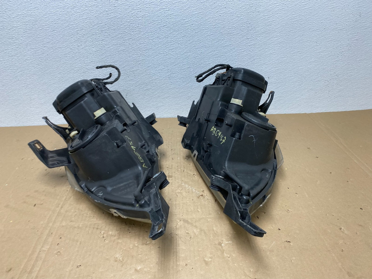 2002 - 2005 Mercedes ML ML350 ML500 Left+Right Side Halogen Headlights AB6987 DW10