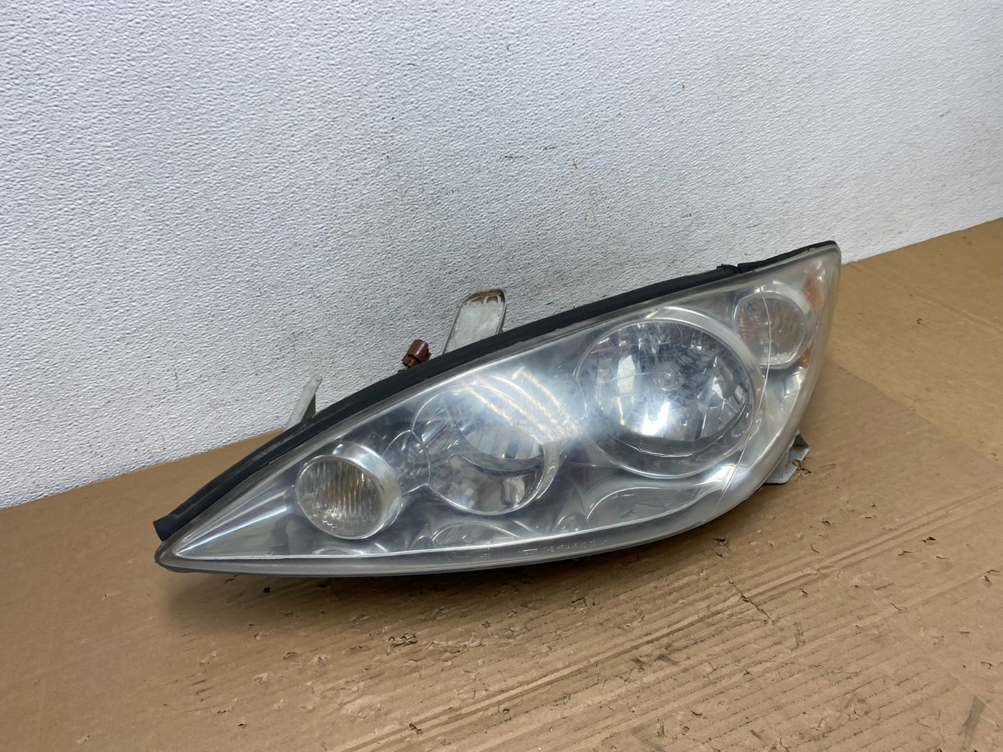 2005 to 2006 Toyota Camry Left Driver LH Halogen Headlight AD4338 DW2