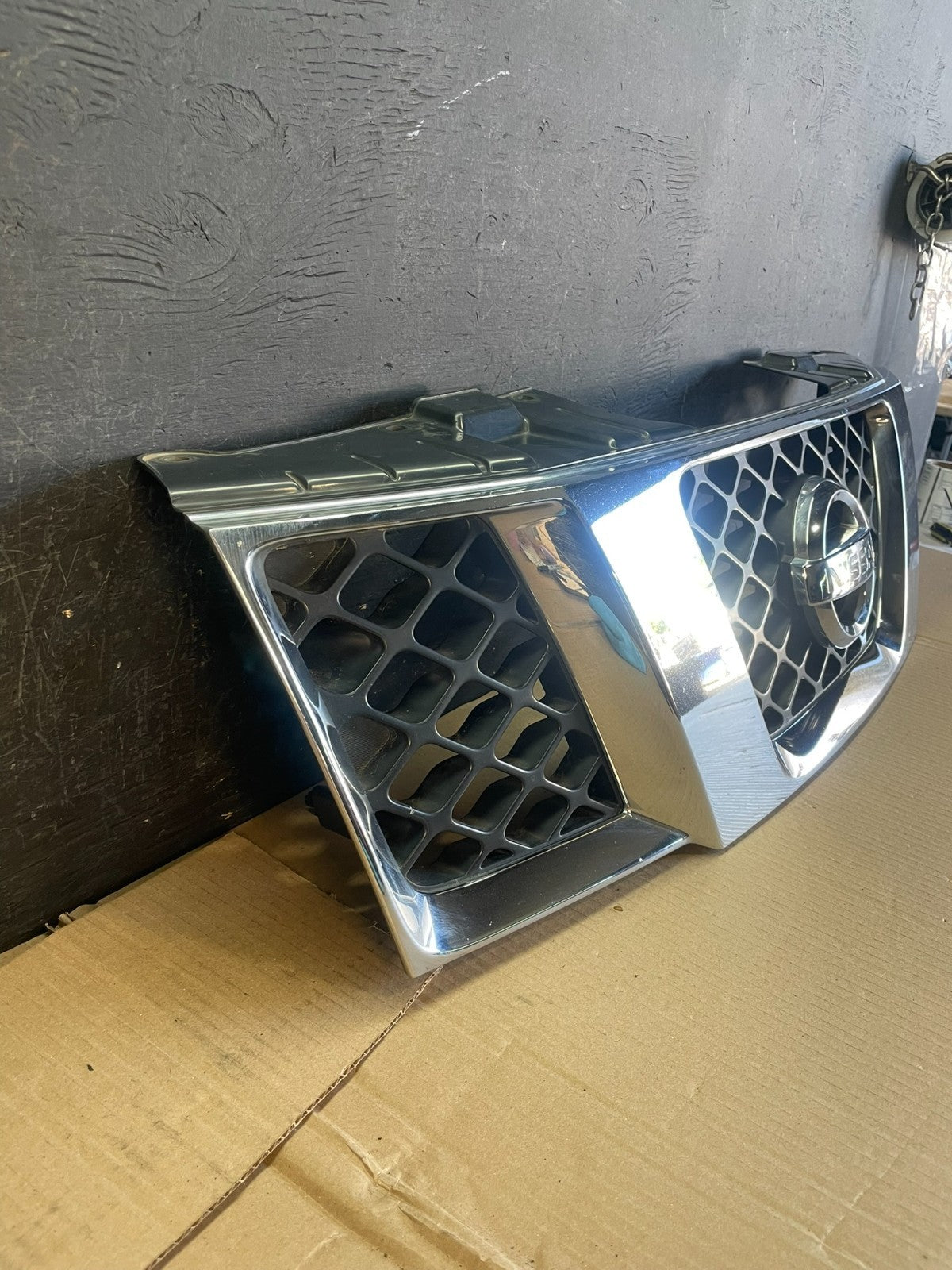 2005 2006 2007 Nissan Pathfinder Chrome Front Upper Grill Grille AE3506 DG2