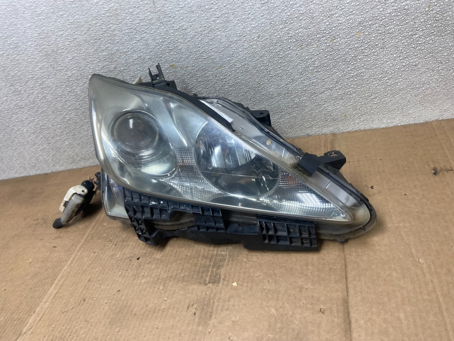 2006 - 2010 Lexus IS250 Right Passenger RH Side Xenon Headlight OEM AA6204  DG1