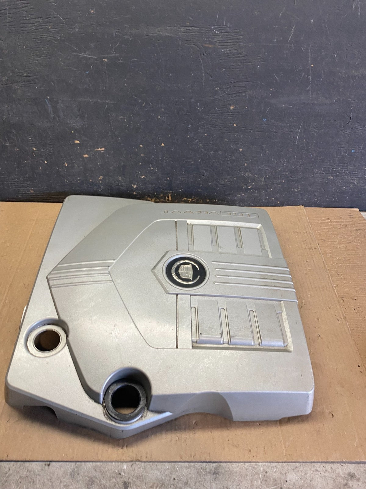 2004 to 2007  Cadillac CTS 2.8L Plastic Engine Cover Shield OEM Q5820 DG2