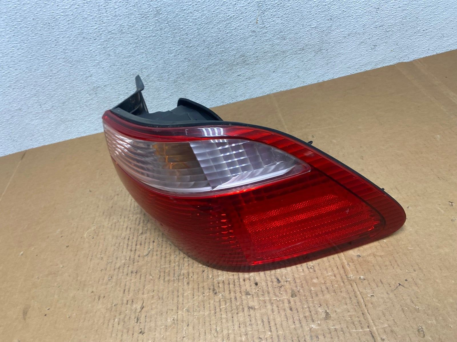 1998 to 2000 Honda Accord Sedan 4door Right RH Side Tail Light AE0485 LK1