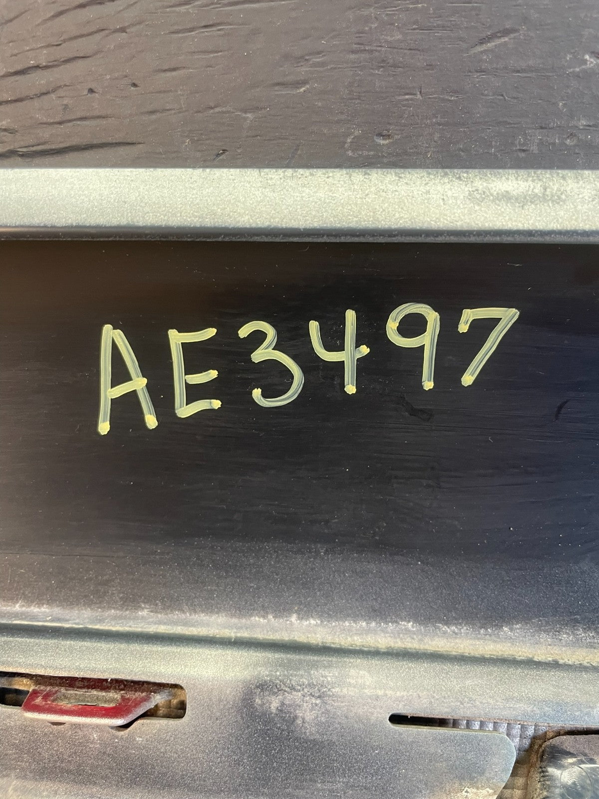 1997 - 1999 Saturn SL2 Sedan Center Tail Light Lid Trunk Rear Panel AE3497 DG5