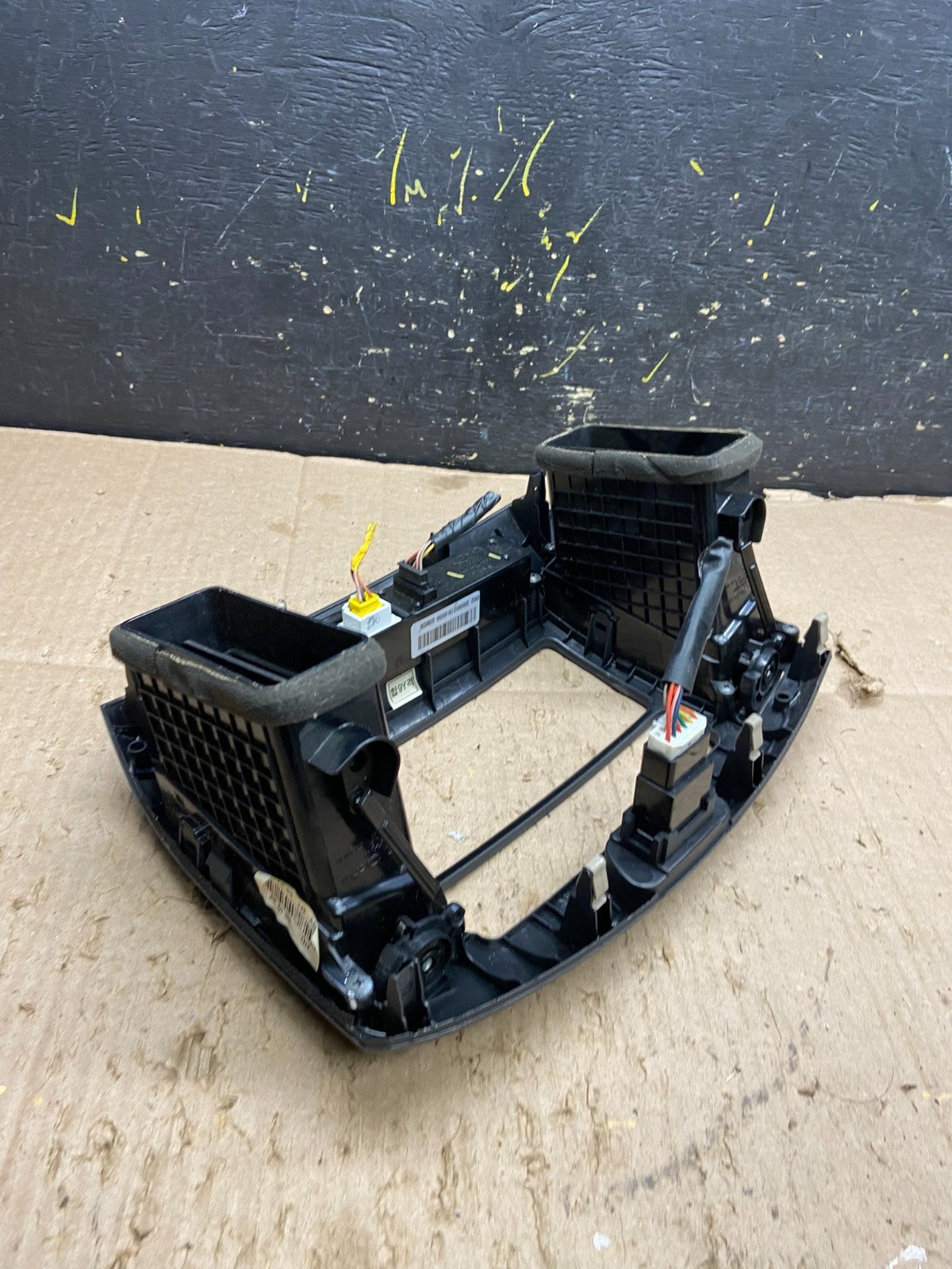 2007-2010 Hyundai Elantra Radio Heat AC Climate Control Air Vent Bezel AC9650 DG3