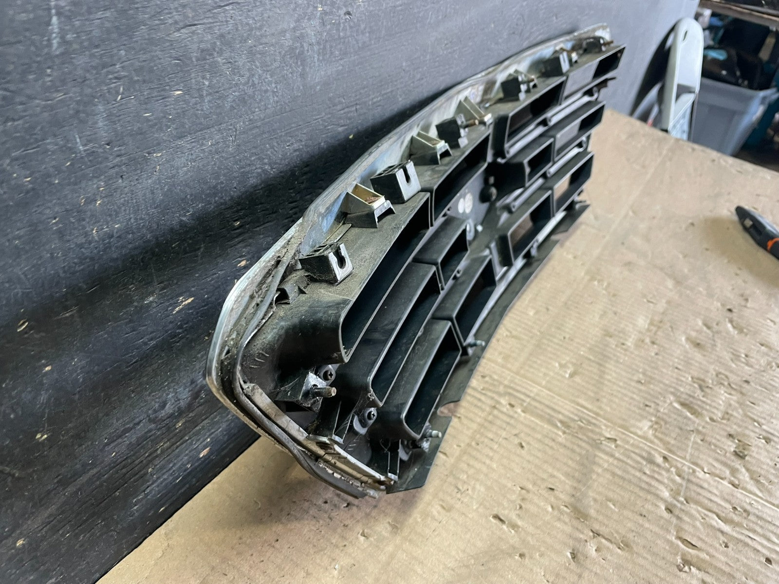 2007 to 2008 Kia Sorento Front Grill Grille OEM R5389 DG6