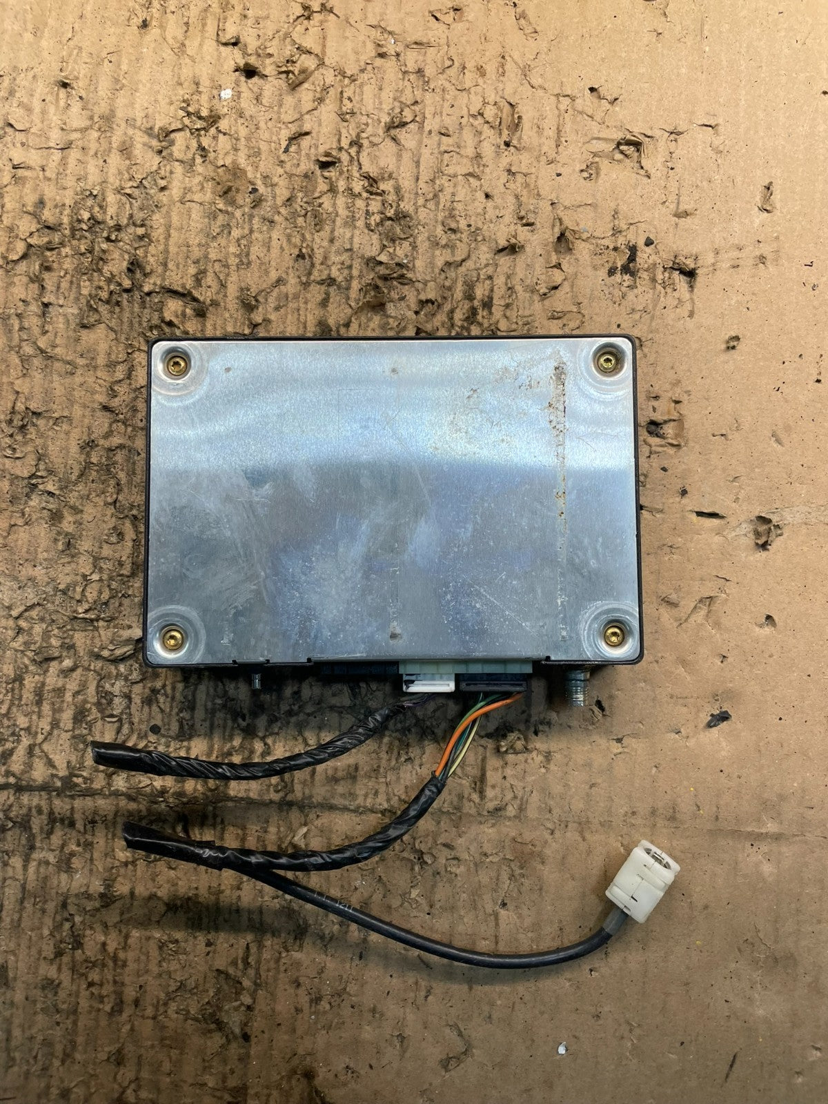 2002 to 2006 GMC Envoy Onstar Communication Control Module ECM U1766 DG2