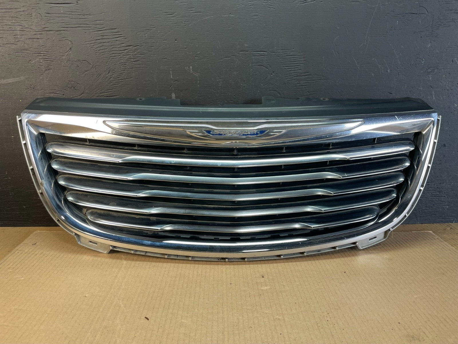 2011 to 2016 Chrysler Town & Country Front Upper Grill Grille Oem AC1983 DG0