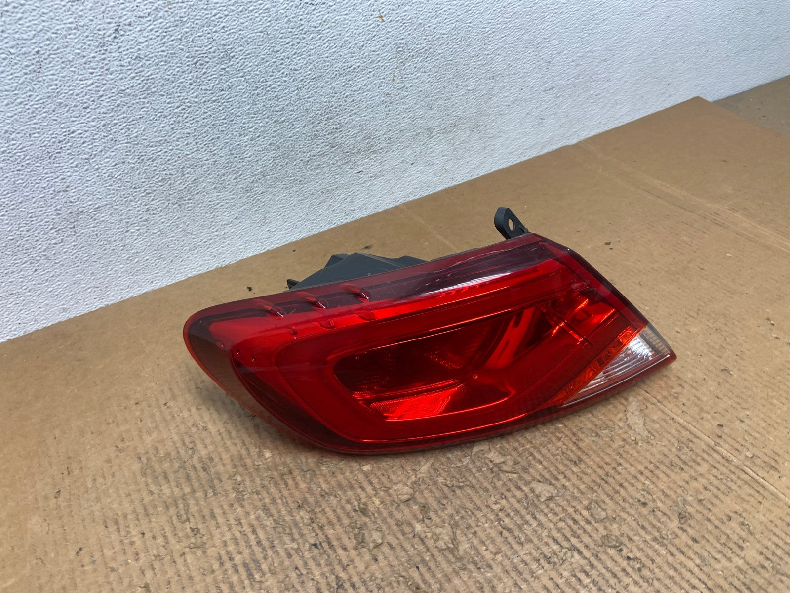 2015 2016 2017 Chrysler 200 Sedan Left Driver LH Side Tail Light AE2834 LK2