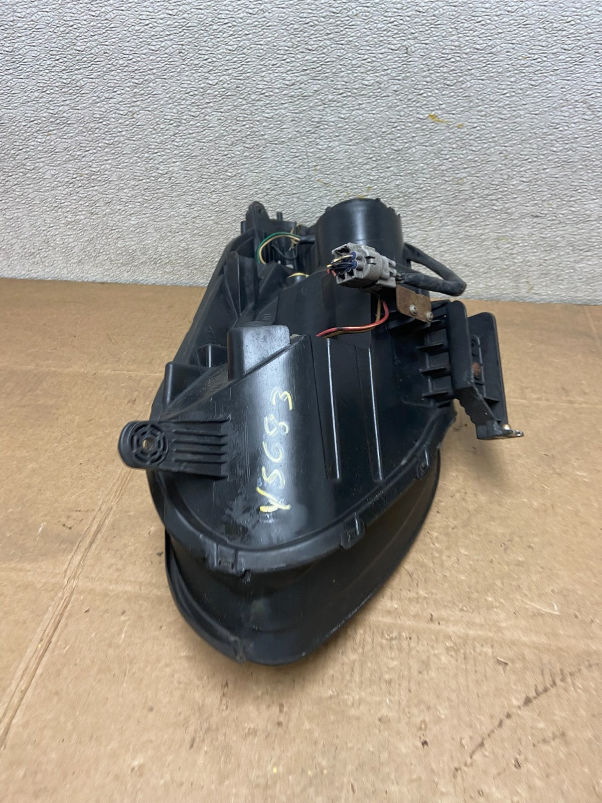 2006 - 2007  Subaru Tribeca B9 Right Passenger RH Halogen Headlight OEM Y5683 DW9