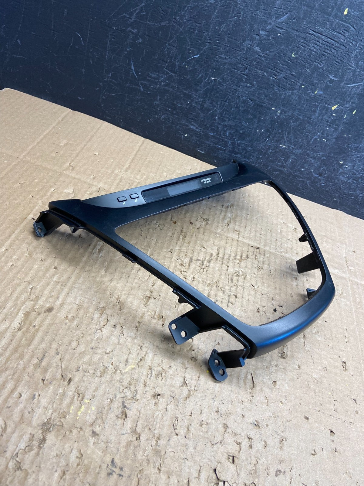 2014-2016 Hyundai Elantra Center Radio Climate Control Air Vent Bezel AD1993 DG2