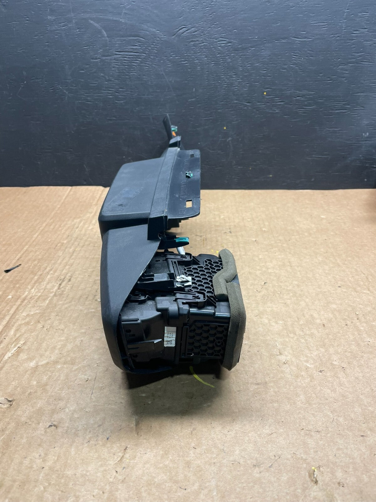 2020 to 2023 Ford Explorer Console Radio Display Screen Air Vent F9410 DG12