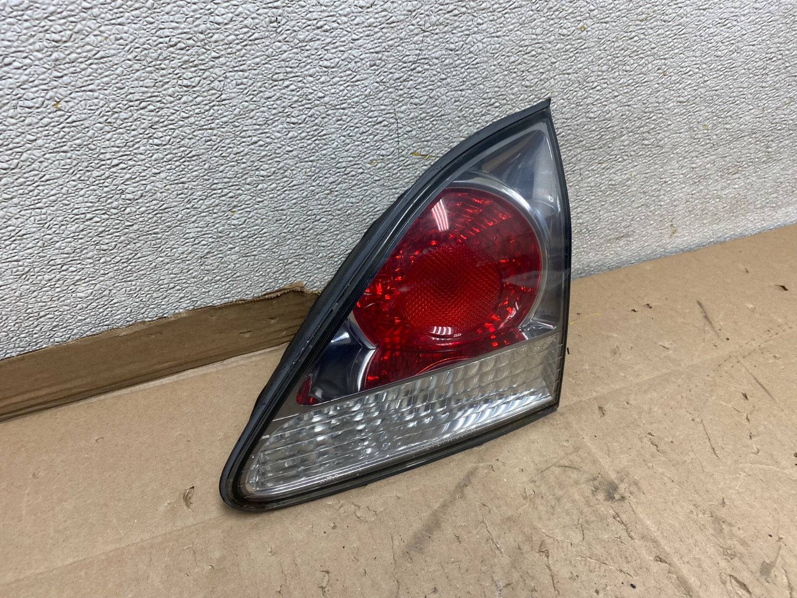 2000-2003 Lexus RX300 Right Passenger Side Rear Inner Tail Light U6796 DW1