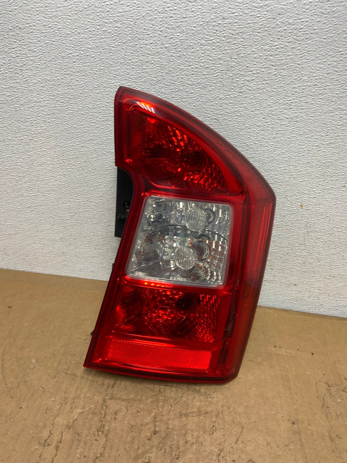 2007 2008 2009 2010 2011 2012 Kia Rondo Right Passenger Tail Light AD0598 LK0