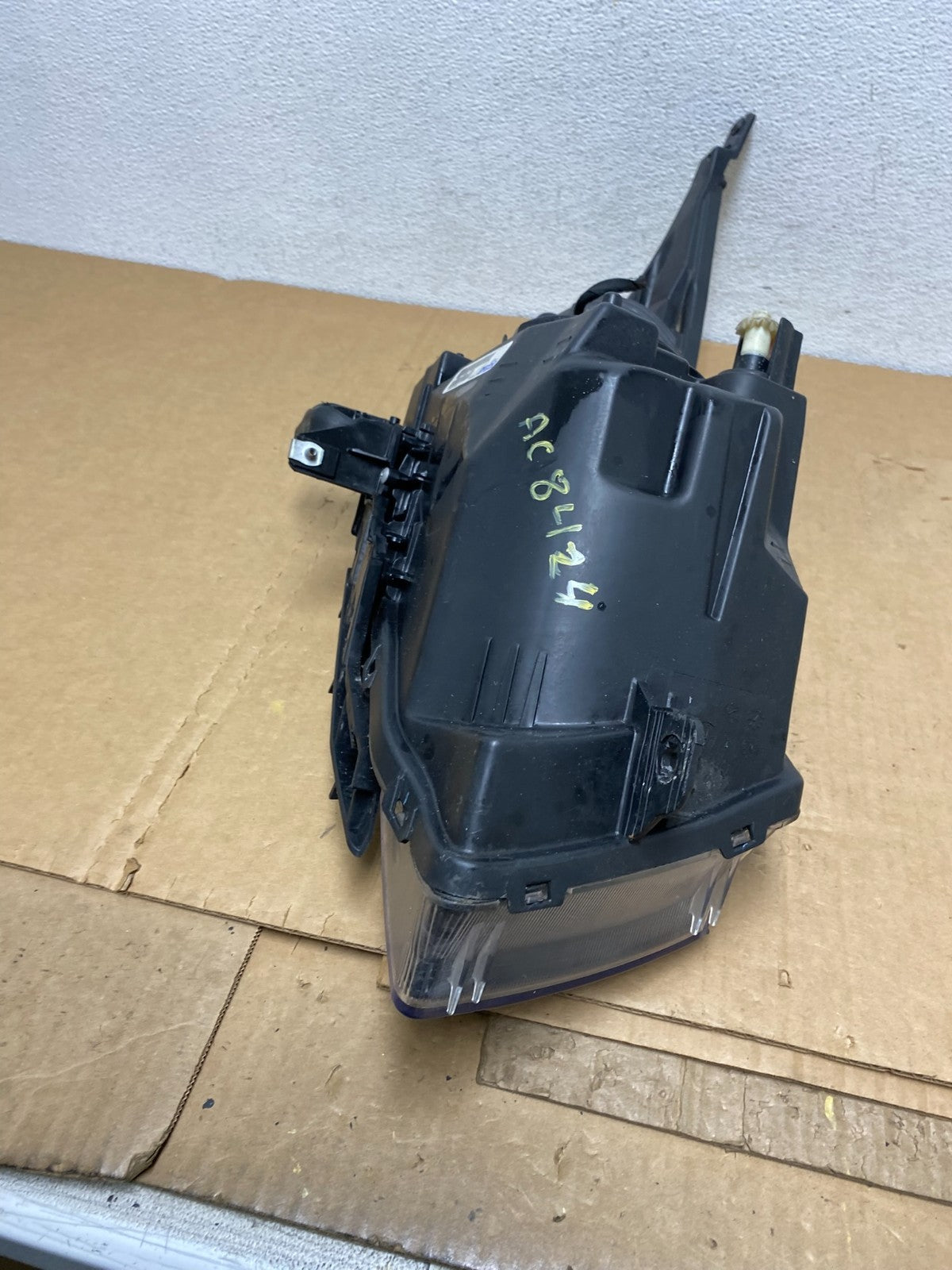 2011 to 2015 Chevrolet Cruze Halogen Left Driver LH Side Headlight AC8424 DW5