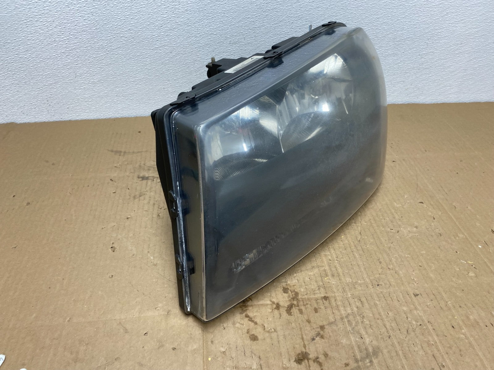 2006 2009 Chevrolet Trailblazer Left LH Headlight Flush Half Grille Bar AB83662