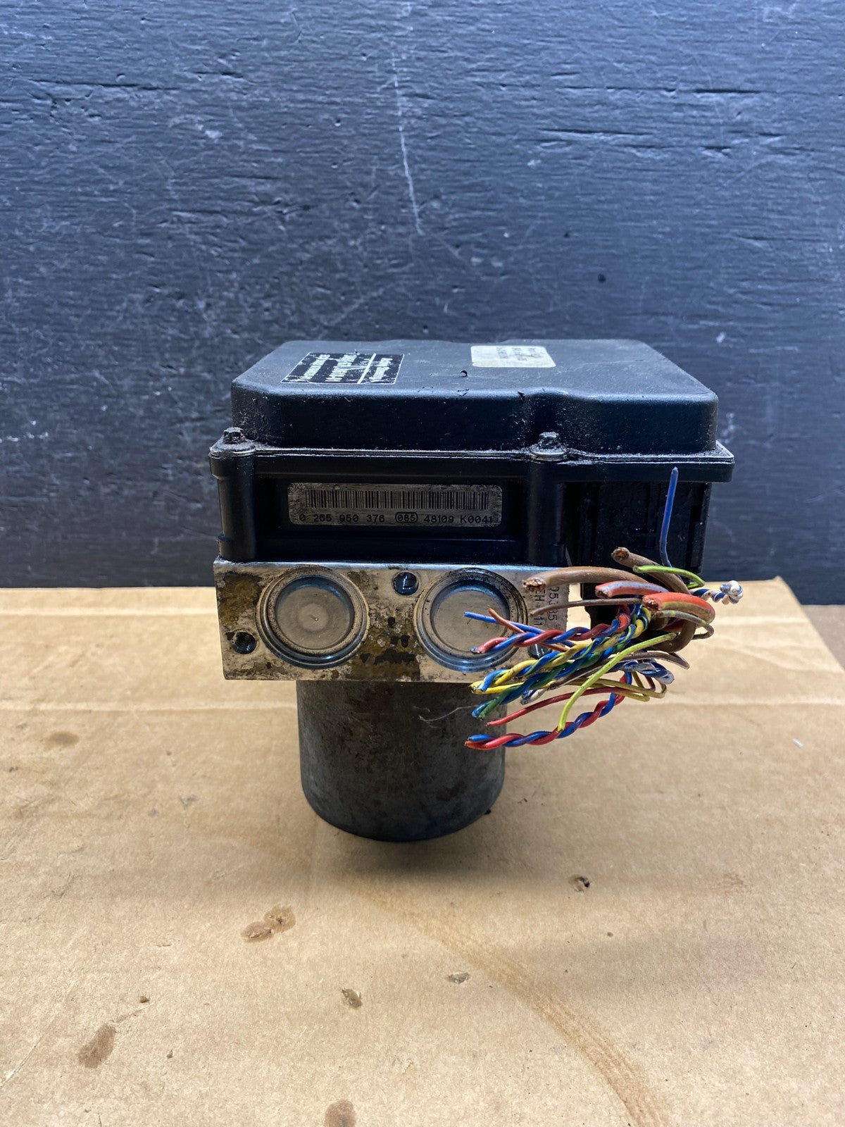 2004 to 2005 BMW 525i ABS Anti-Lock Brake Pump 6758743 AD7593 DG2