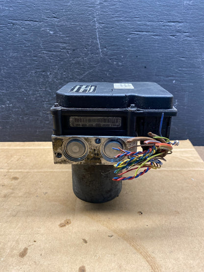 2004 to 2005 BMW 525i ABS Anti-Lock Brake Pump 6758743 AD7593 DG2