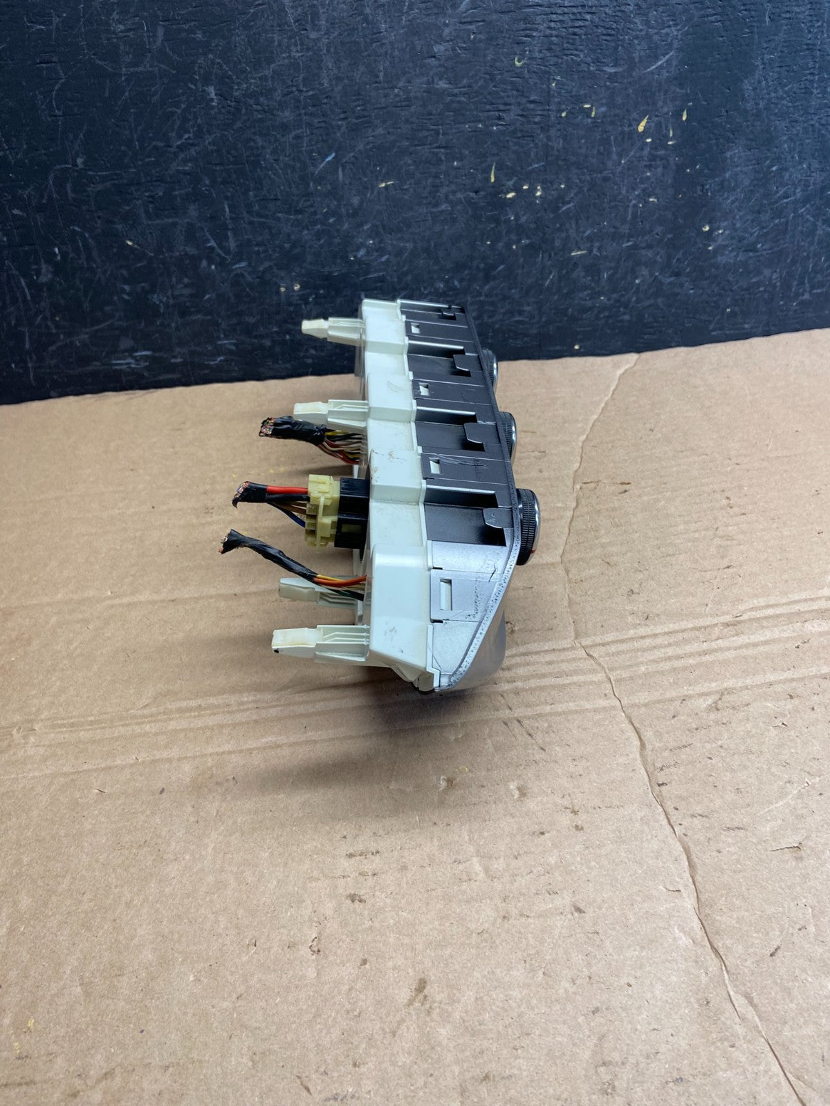 2012- 2015 Kia Rio Climate Control Panel Trim Air Vents V7560 DG1