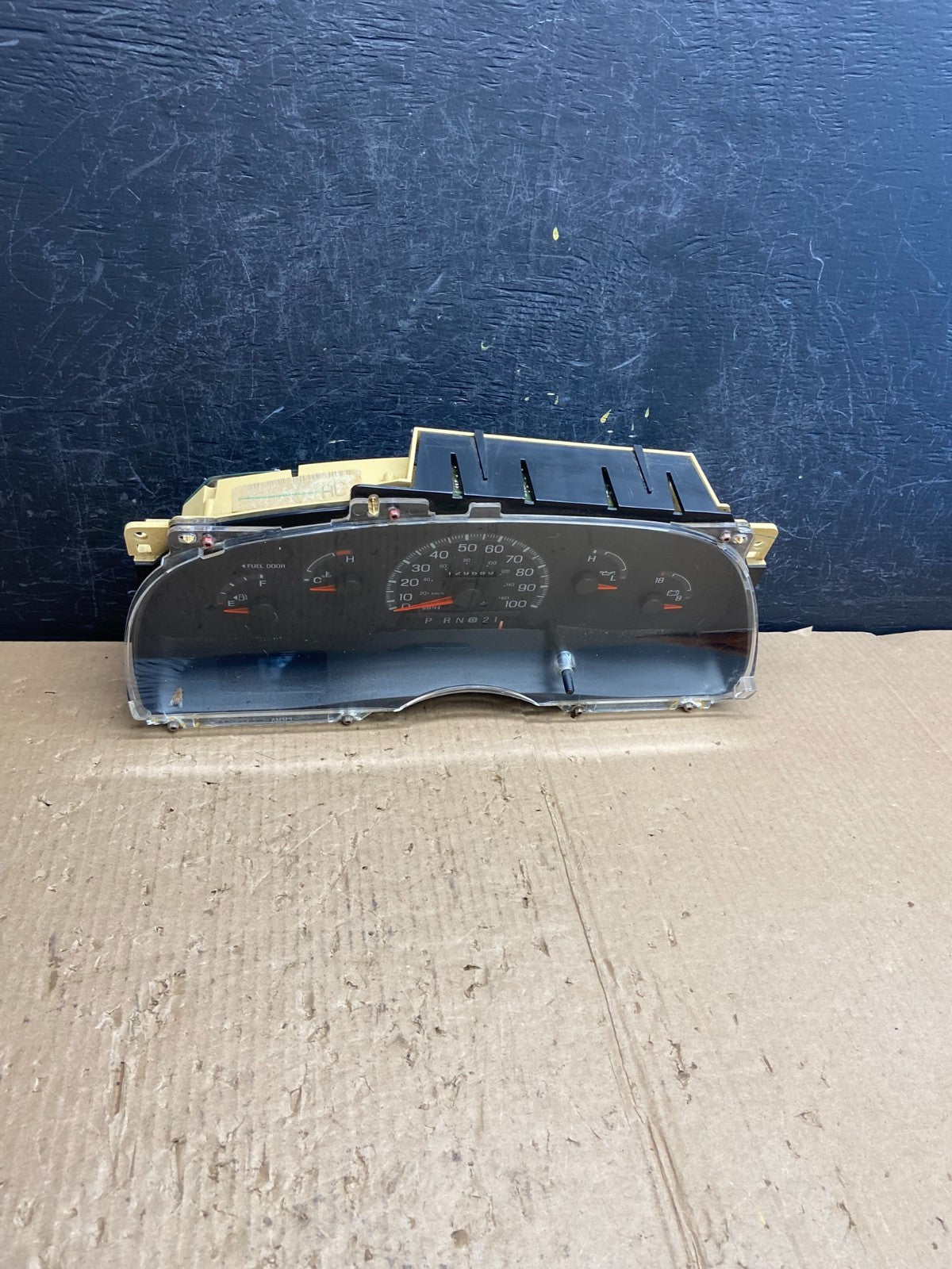 1997 1998 Ford Expedition Speedometer Instrument Gauge Cluster AE4309 DW0