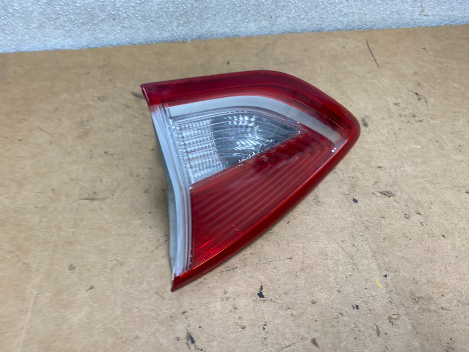 2013 to 2016 Ford Escape Right Passenger RH Side Inner Tail Light OEM X5174 DW2