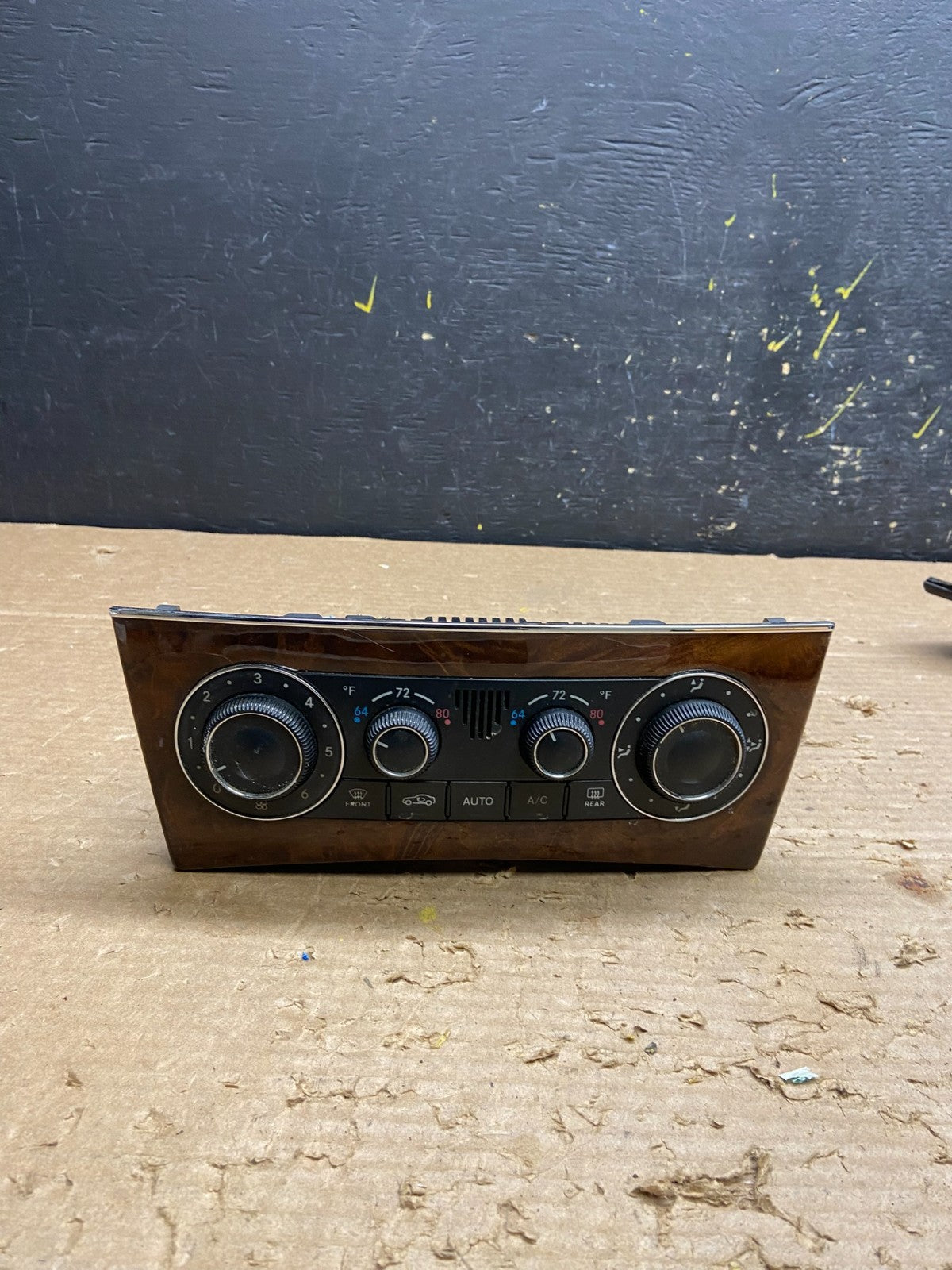 2005-2009 Mercedes W203 C230 C240 A/C Heater Climate Control Trim OEM W2047 DG0