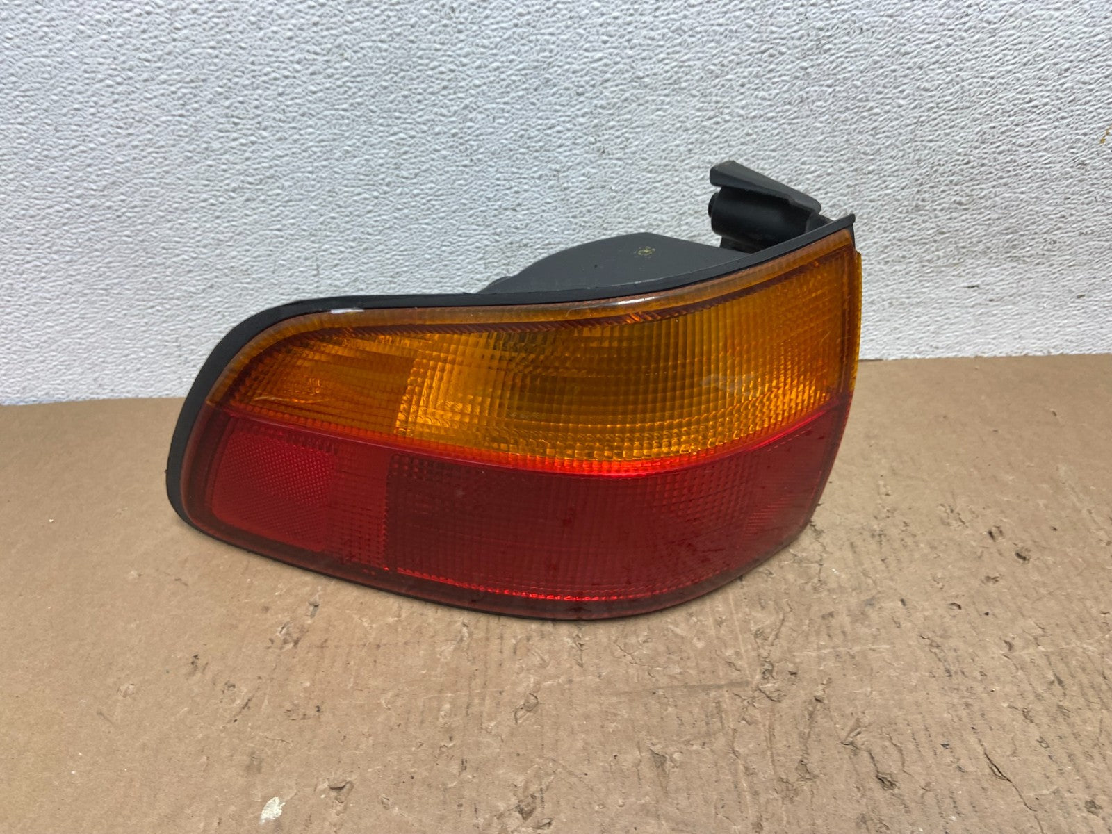 1998 1999 2000 Toyota Sienna Left Driver Tail light AD8780 DG0