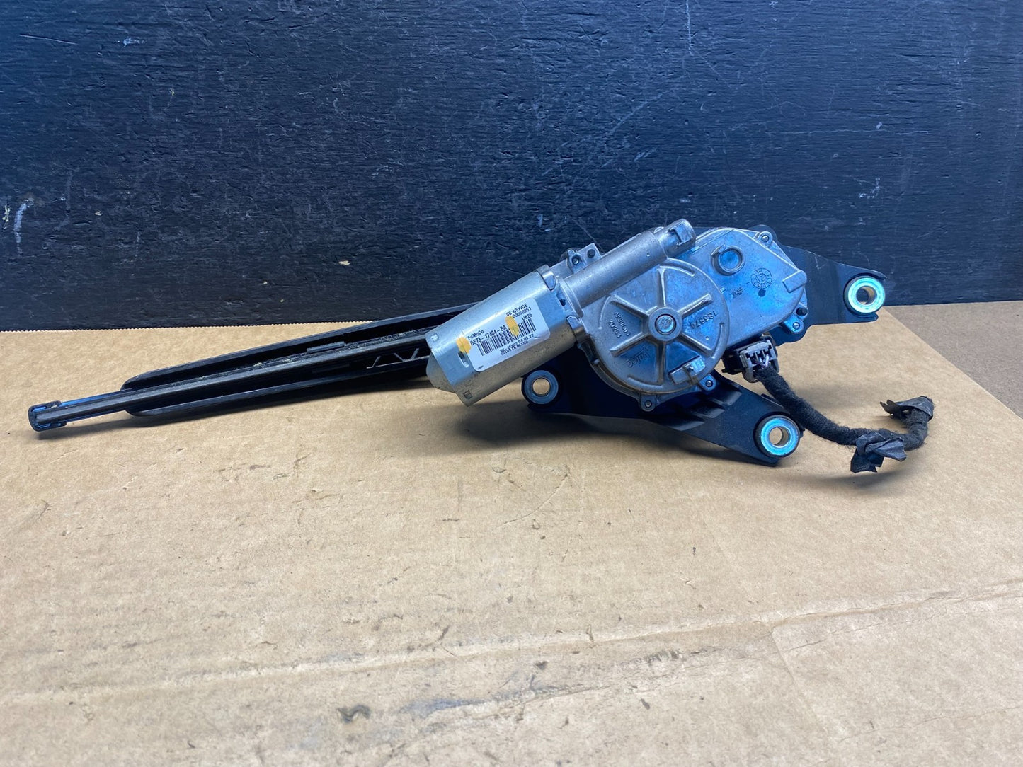 2020 to 2023 Ford Explorer Rear Windshield Wiper Motor ad7407 DG5
