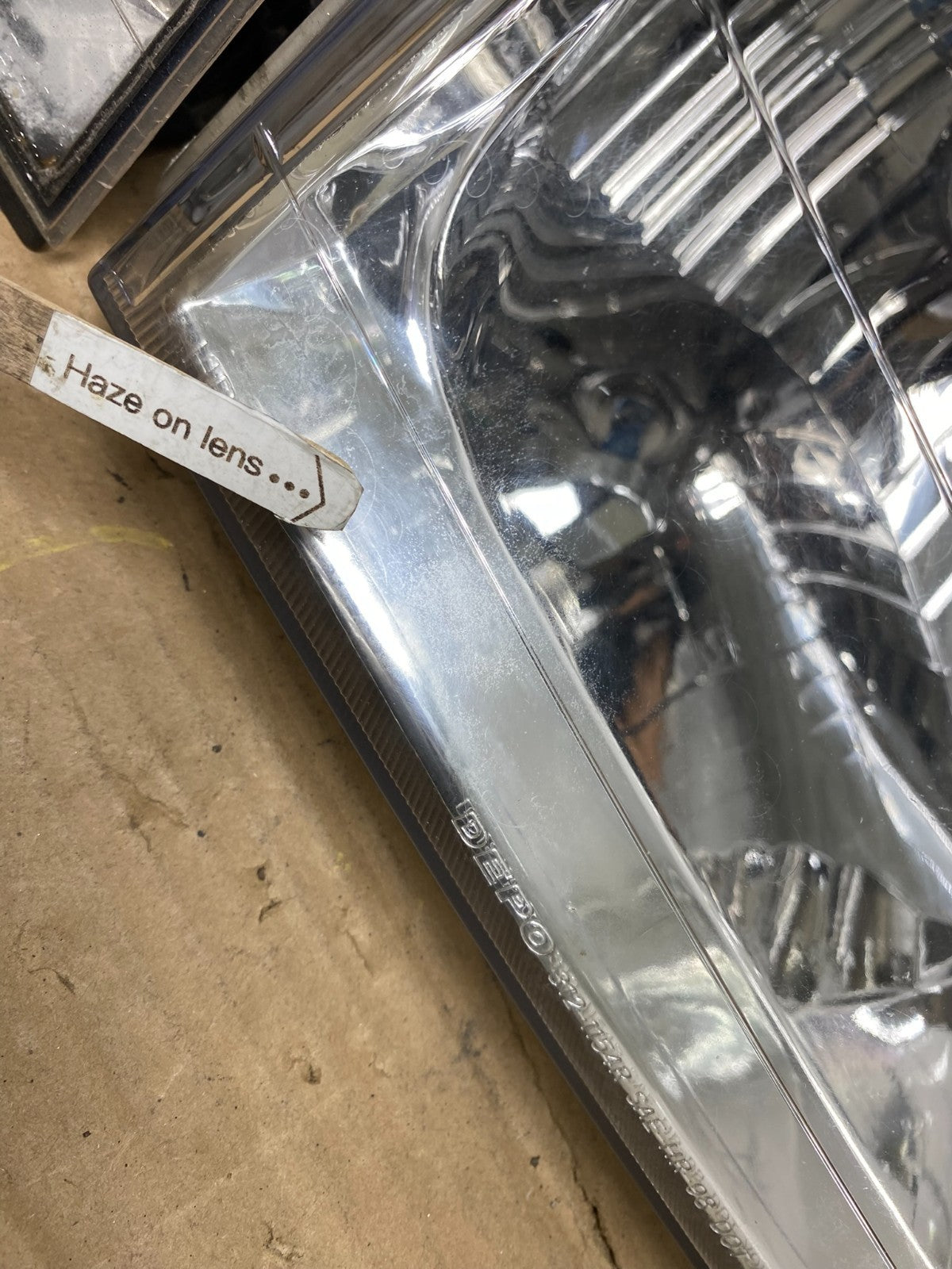 2001-2004 Toyota Sequoia Left+Right Side Halogen Headlights DEPO AG8323 DW4