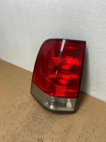 2003 2004 2005 Lincoln Aviator Left Driver LH Side Tail Light AD0576 LK1