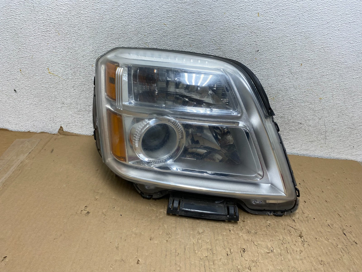 2010 to 2015 GMC Terrain Halogen Passenger Right Rh Side Headlight AH2869 DW0