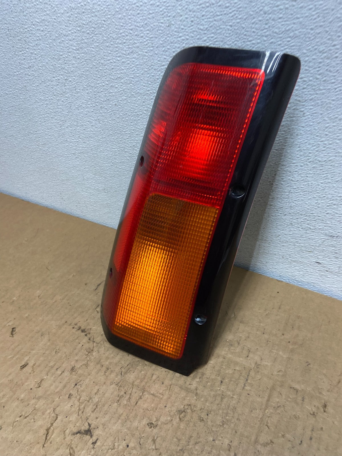 2003 - 2004 Land Rover Discovery 2 Left Driver Lh Side Tail Light AC8236 DG1