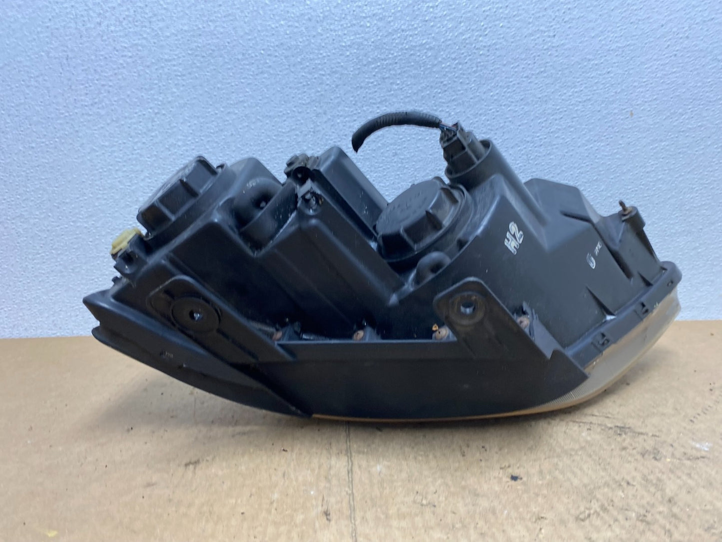 2009 2010 2011 Kia Borrego Right Passenger Side Halogen Headlight OEM AC3642 DW5