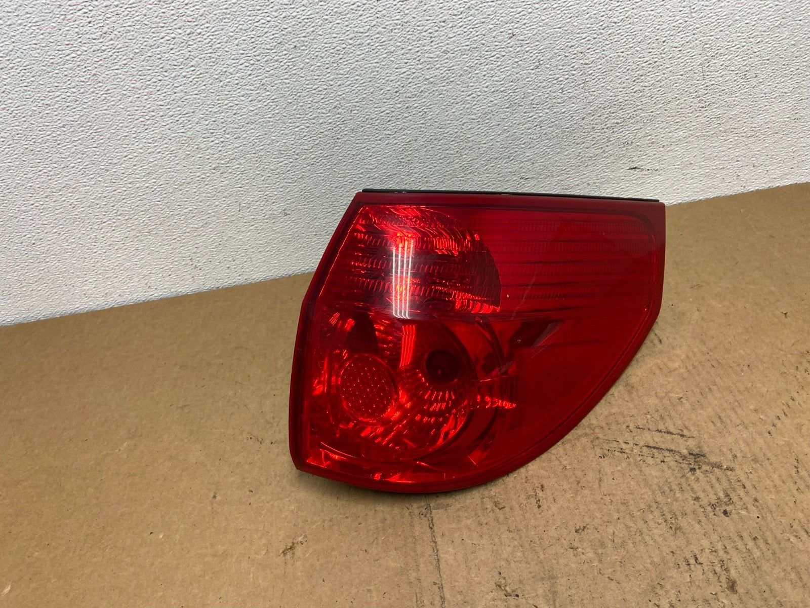 2006 - 2010 Toyota Sienna Right Passenger Side Tail Light AC3233 DW0