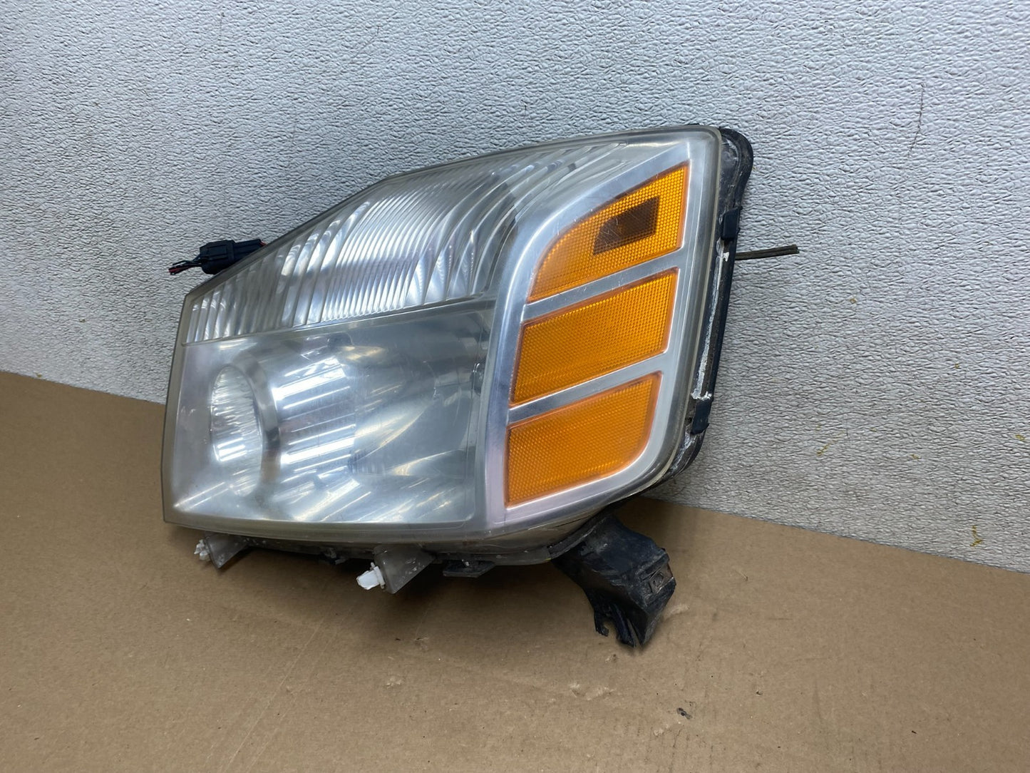 2004 to 2007 Nissan Armada Left Driver Lh Side Headlight Halogen R8103 DW1