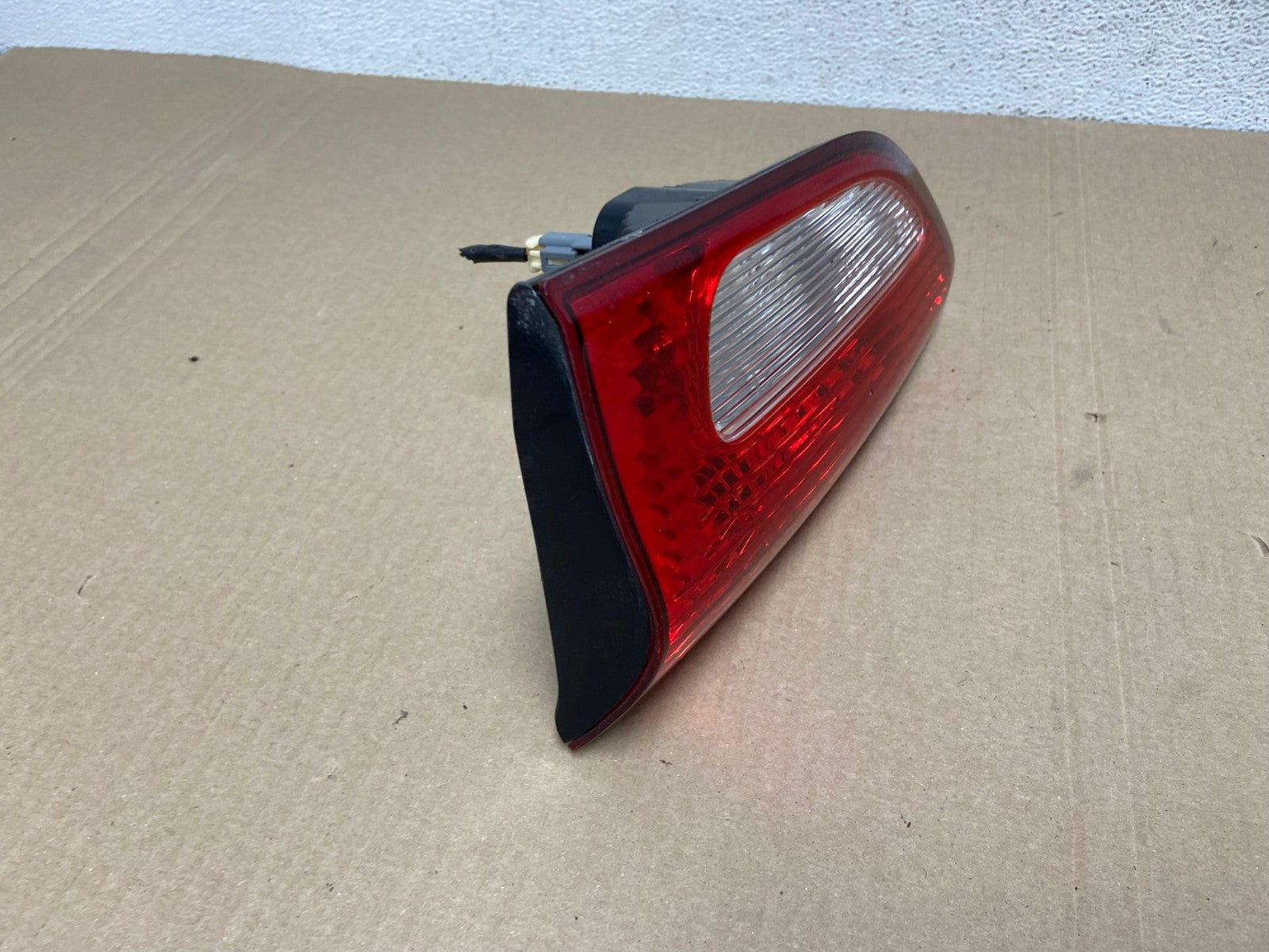 2006 2007 Subaru Tribeca B9 Right Passenger Side Tail Light Inner AE9405 LK2