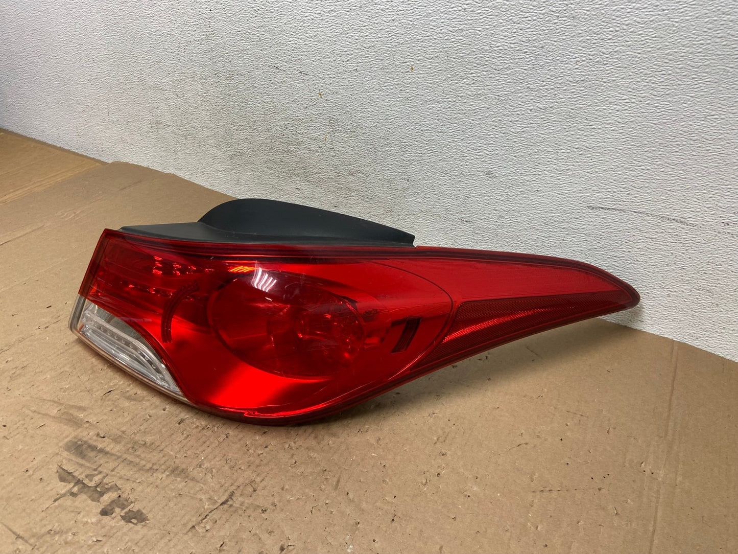 2011 2012 2013 Hyundai Elantra Sedan Right Passenger Tail Light AD7832 LK1