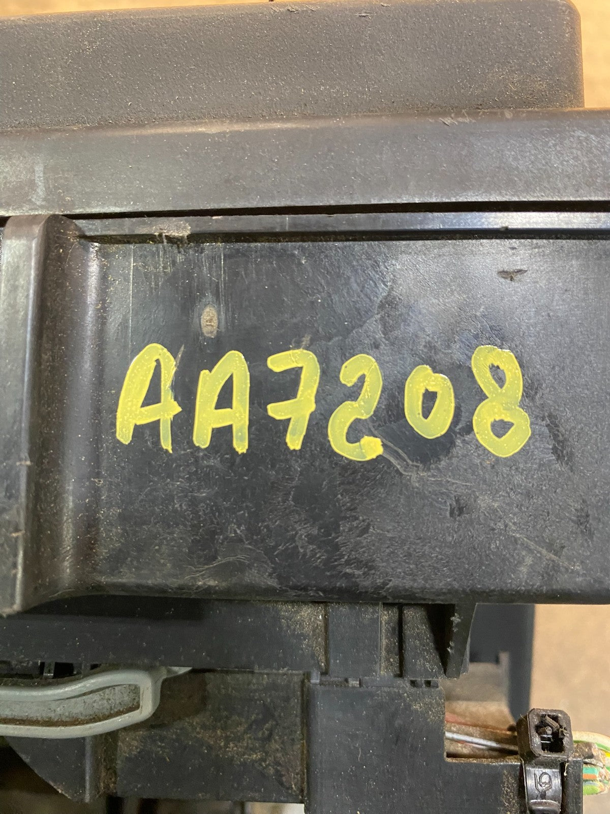 2006 Jeep Grand Cherokee Integrated Power Fuse Box 04692085ab aa7208 DG7