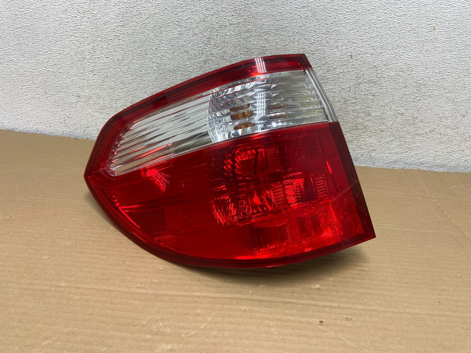 2005 2006 2007 Honda Odyssey Left Driver LH Side Tail Light AG8847 DW0