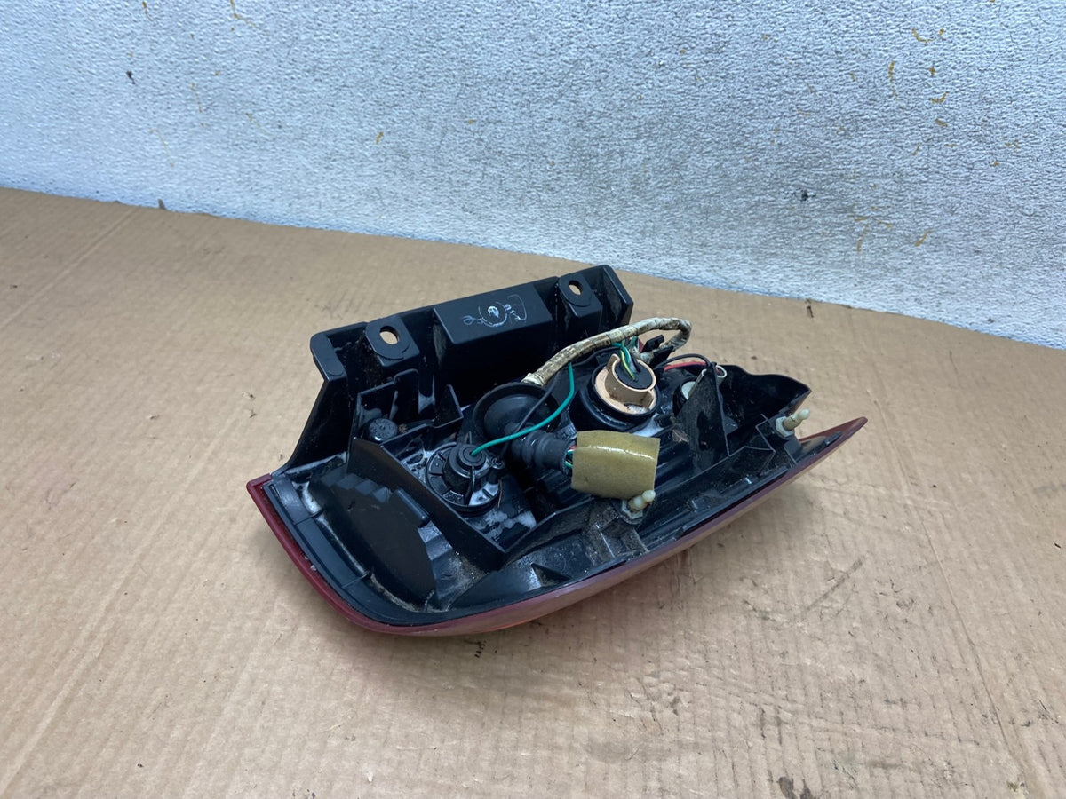1999 to 2004 Nissan Pathfinder Right Passenger Rh Side Tail light AI7860 LK4
