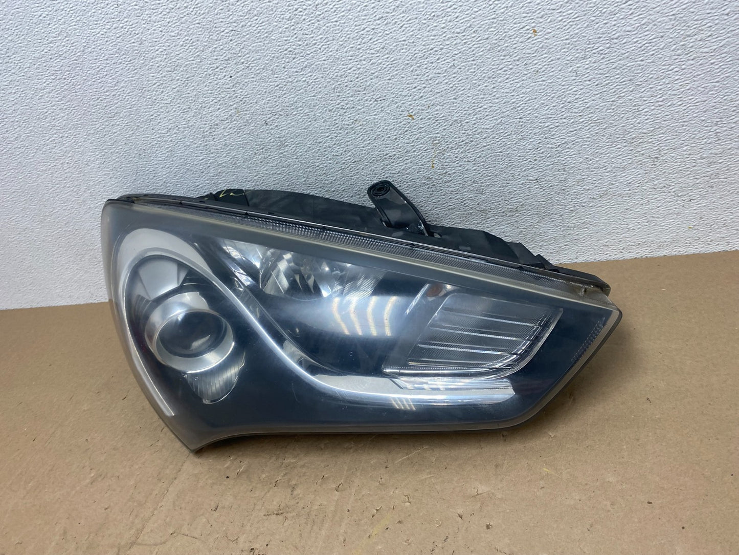 2013 - 2016 Hyundai Genesis Coupe Right Passenger Halogen Headlight OE AE6792 DG1