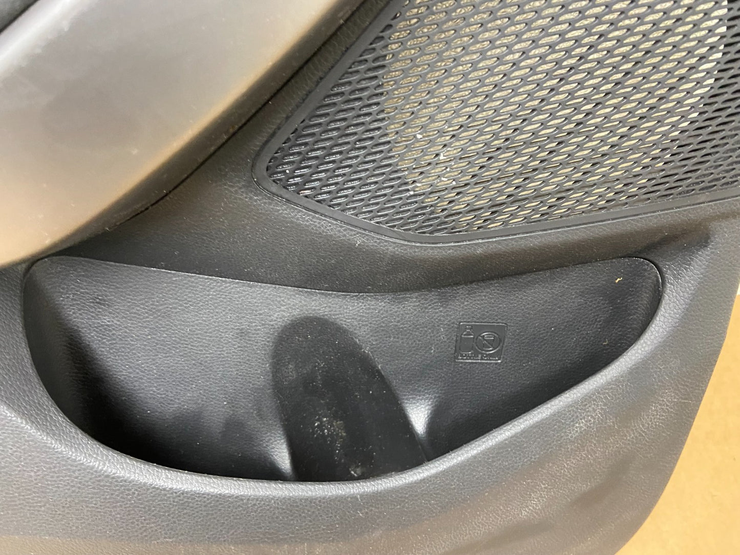 2013-2016 Hyundai Santa Fe Rear Left Driver Side Interior Door Panel Z6699 DG4