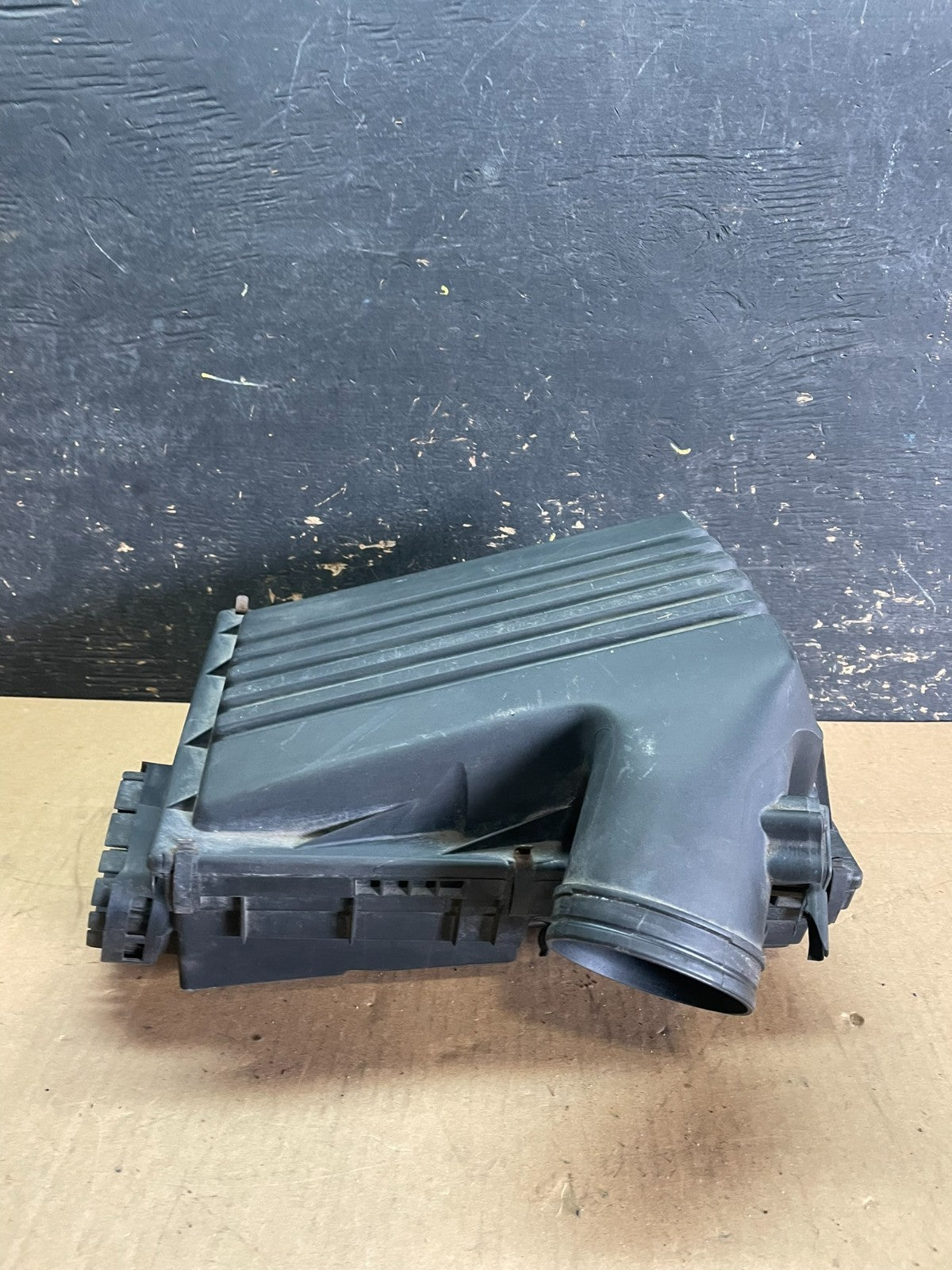 2007 to 2010 BMW X5 Air Intake Cleaner Filter Housing Box OEM Z8214 DG2