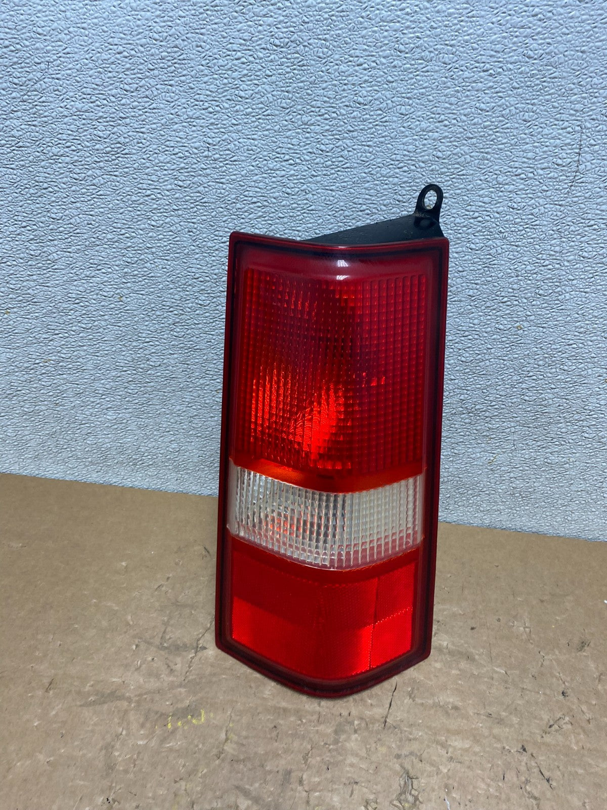 2003 2017 Chevrolet Express 1500 2500 3500 Right Passenger Tail Light V6100 DW0