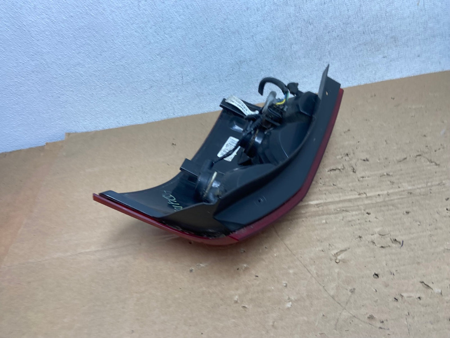 2004 2005 2006 2007 Saturn Vue Left Driver Lh Side Tail Light AD4107 LK4