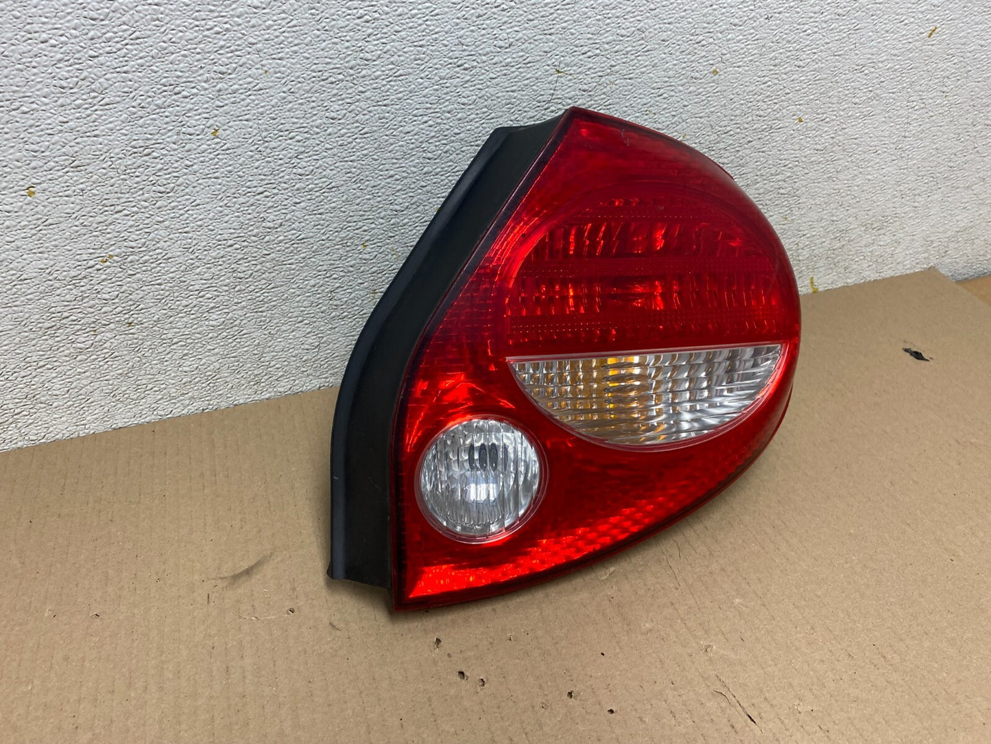 2000 to 2001 Nissan Maxima Right Passenger Rh Side Tail Light OEM M7864 DW2