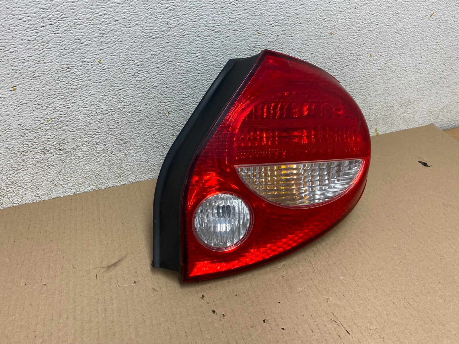 2000 to 2001 Nissan Maxima Right Passenger Rh Side Tail Light OEM M7864 DW2