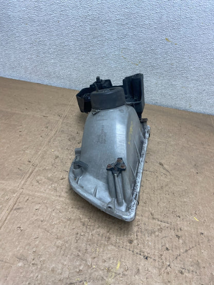 1996 to 1998 Mazda MPV Right Passenger RH Headlight OEM Y6902 DW7
